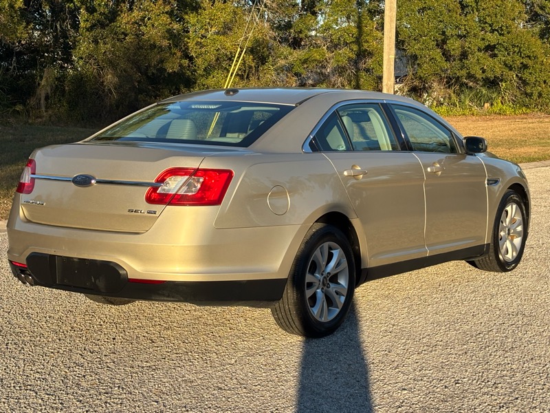 Ford Taurus SEL AWD 2010