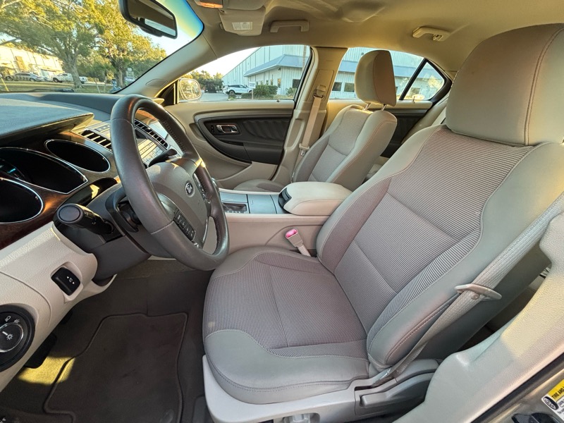 Ford Taurus SEL AWD 2010