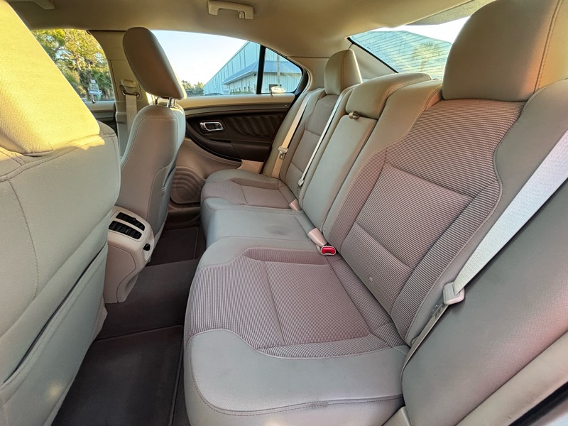 Ford Taurus SEL AWD 2010