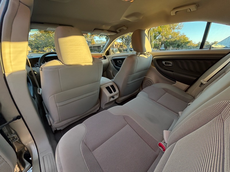 Ford Taurus SEL AWD 2010