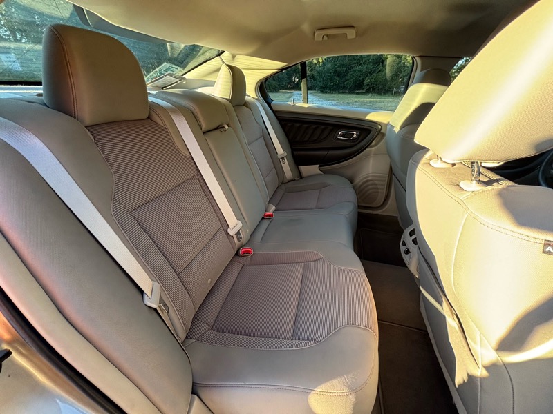 Ford Taurus SEL AWD 2010