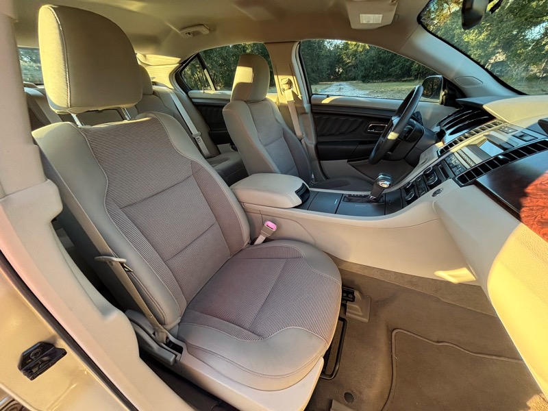 Ford Taurus SEL AWD 2010