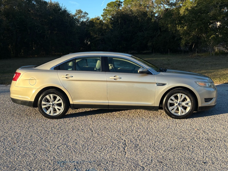 Ford Taurus SEL AWD 2010
