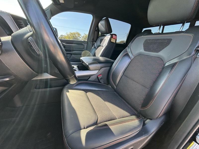 RAM 1500 Big Horn Crew Cab 4WD 2022