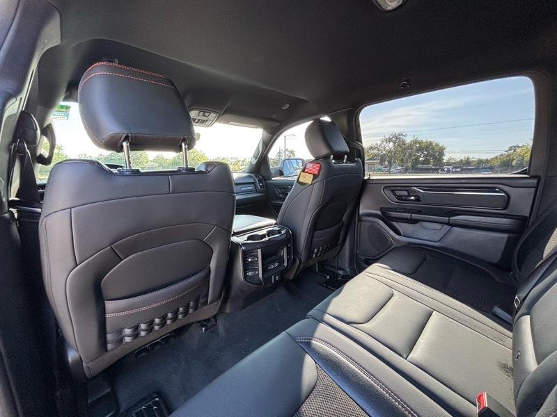 RAM 1500 Big Horn Crew Cab 4WD 2022