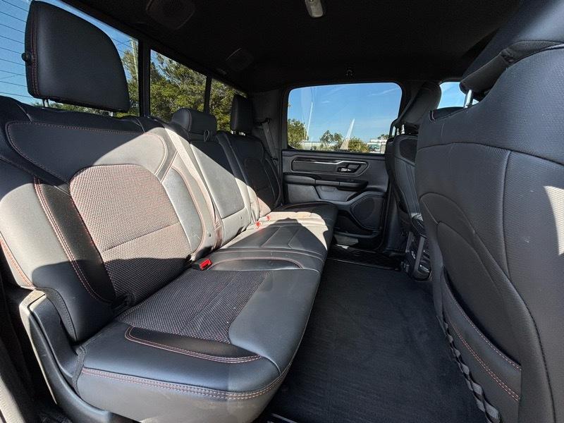 RAM 1500 Big Horn Crew Cab 4WD 2022