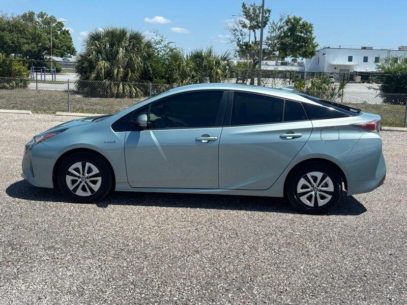 Toyota Prius Two 2017