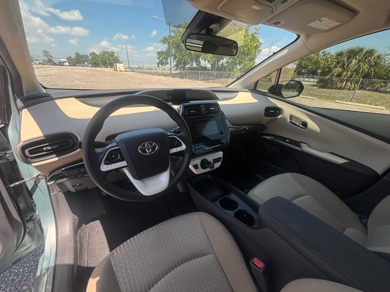 Toyota Prius Two 2017