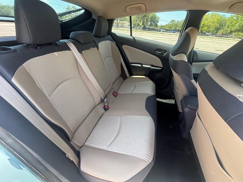 Toyota Prius Two 2017