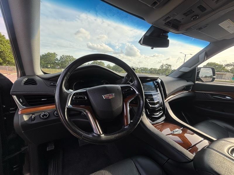 Cadillac Escalade Luxury 4WD 2017