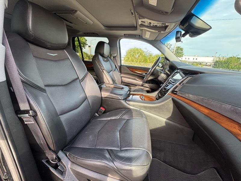 Cadillac Escalade Luxury 4WD 2017