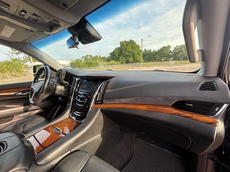 Cadillac Escalade Luxury 4WD 2017