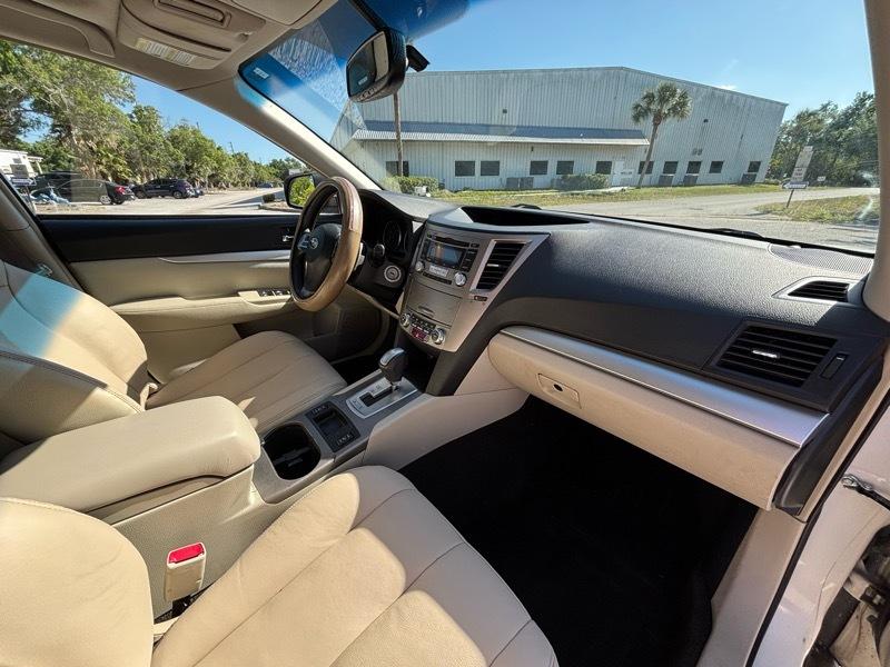 Subaru Outback 2.5i Premium 2013