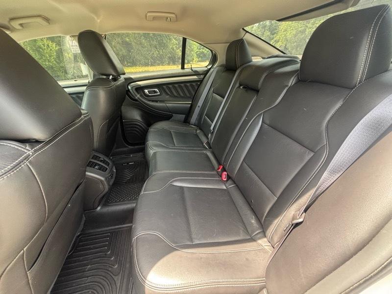 Ford Taurus SEL 2010