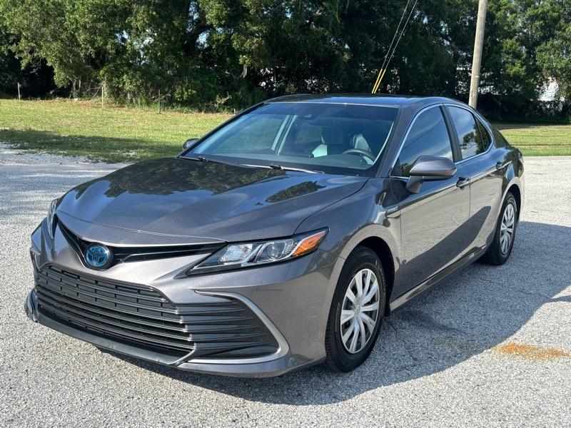 Toyota Camry Hybrid LE 2021