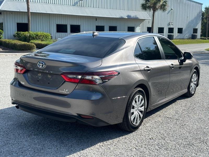 Toyota Camry Hybrid LE 2021