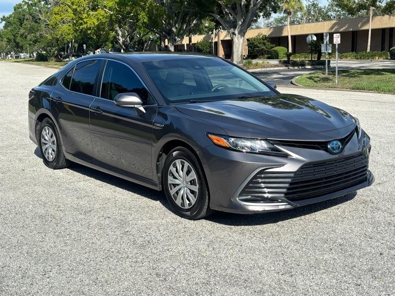 Toyota Camry Hybrid LE 2021