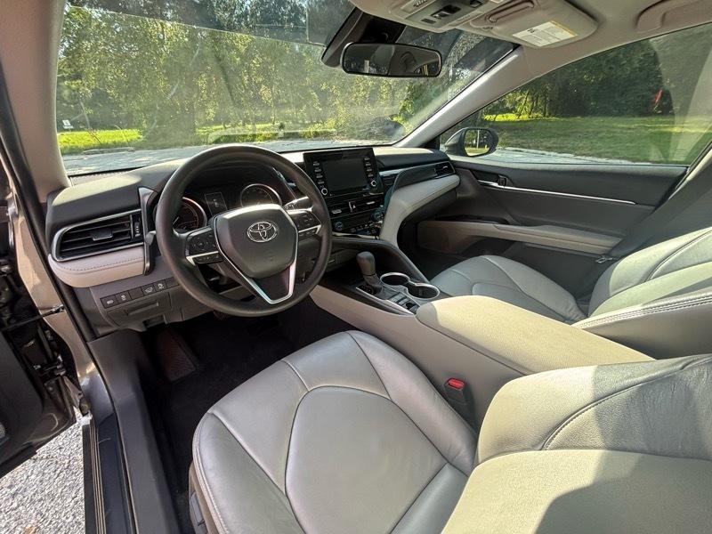 Toyota Camry Hybrid LE 2021