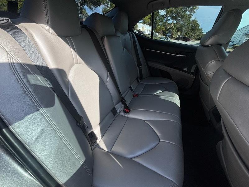 Toyota Camry Hybrid LE 2021