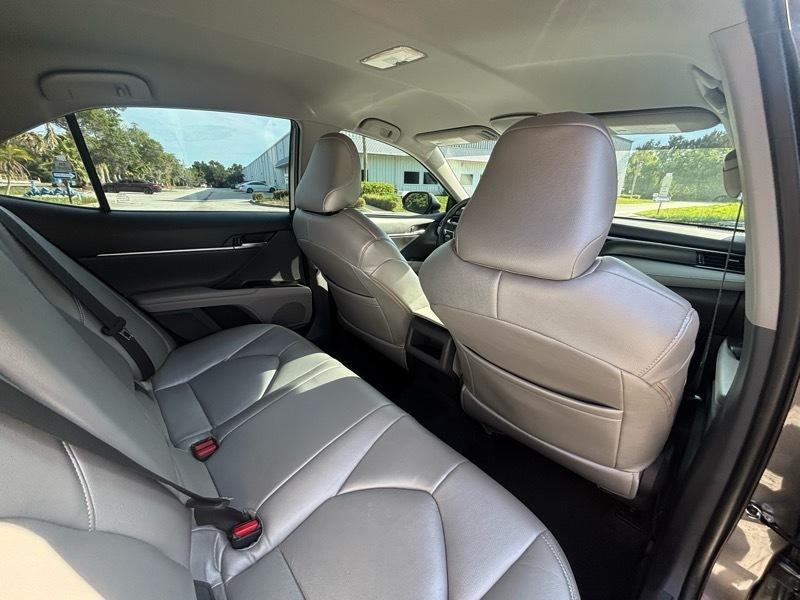 Toyota Camry Hybrid LE 2021