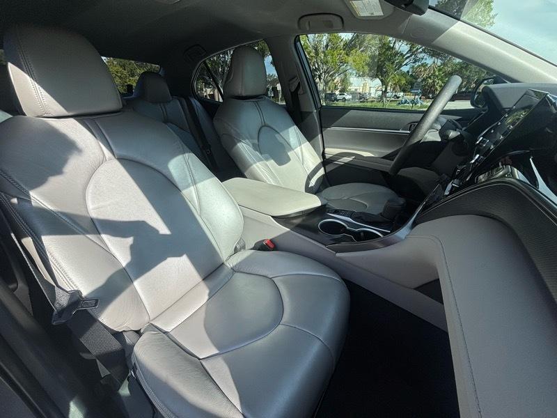 Toyota Camry Hybrid LE 2021
