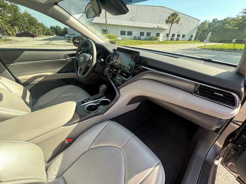 Toyota Camry Hybrid LE 2021