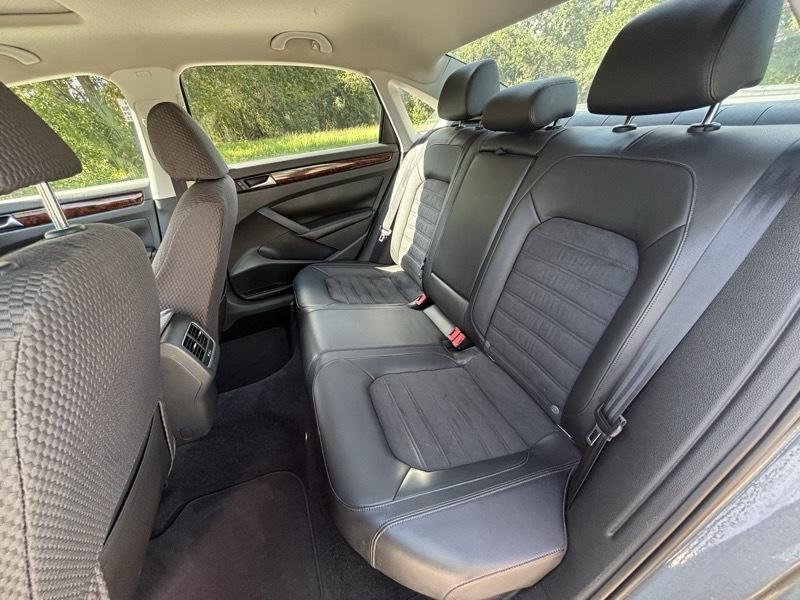 Volkswagen Passat 2.5L SEL Premium 2013