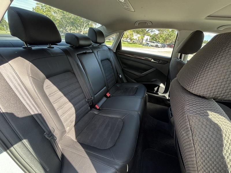 Volkswagen Passat 2.5L SEL Premium 2013