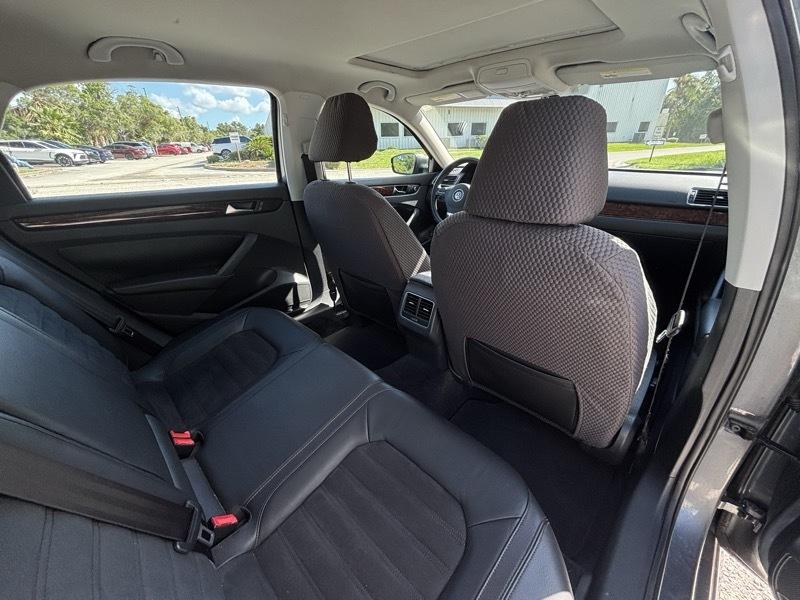 Volkswagen Passat 2.5L SEL Premium 2013
