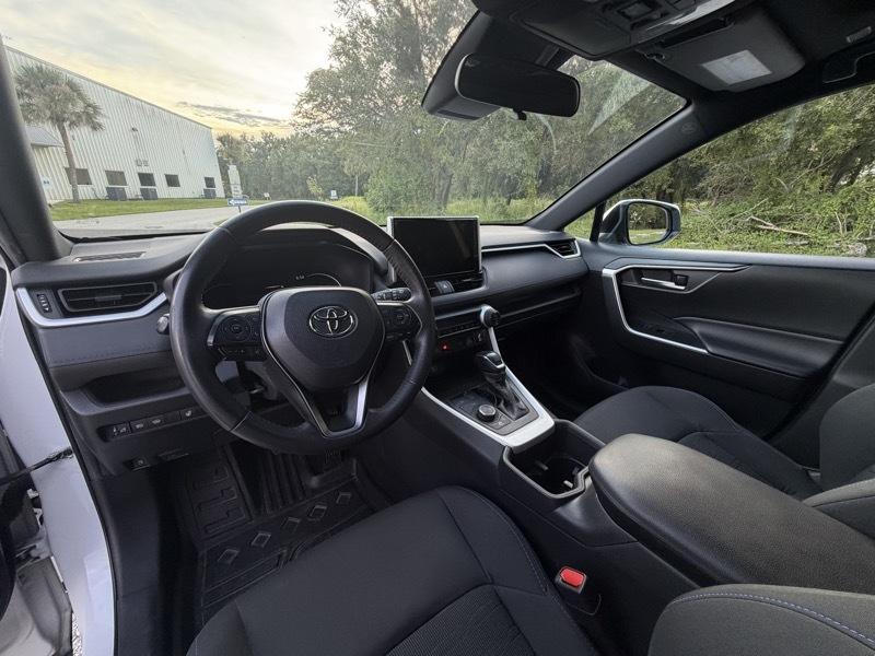 Toyota RAV4 Hybrid SE AWD 2023