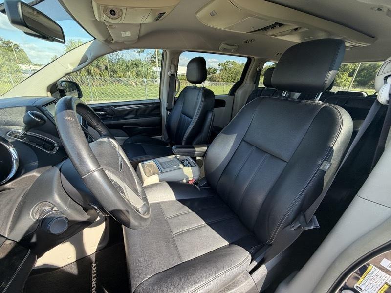 Chrysler Town & Country Touring 2016