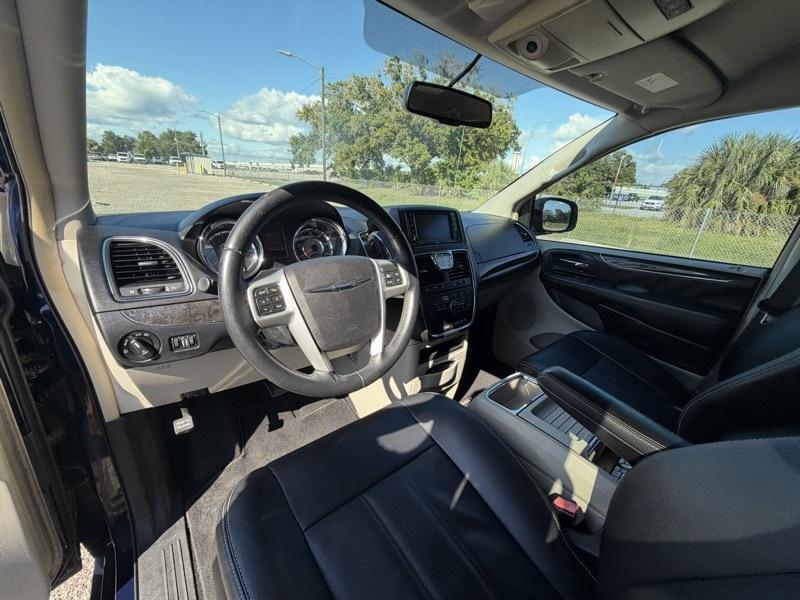 Chrysler Town & Country Touring 2016