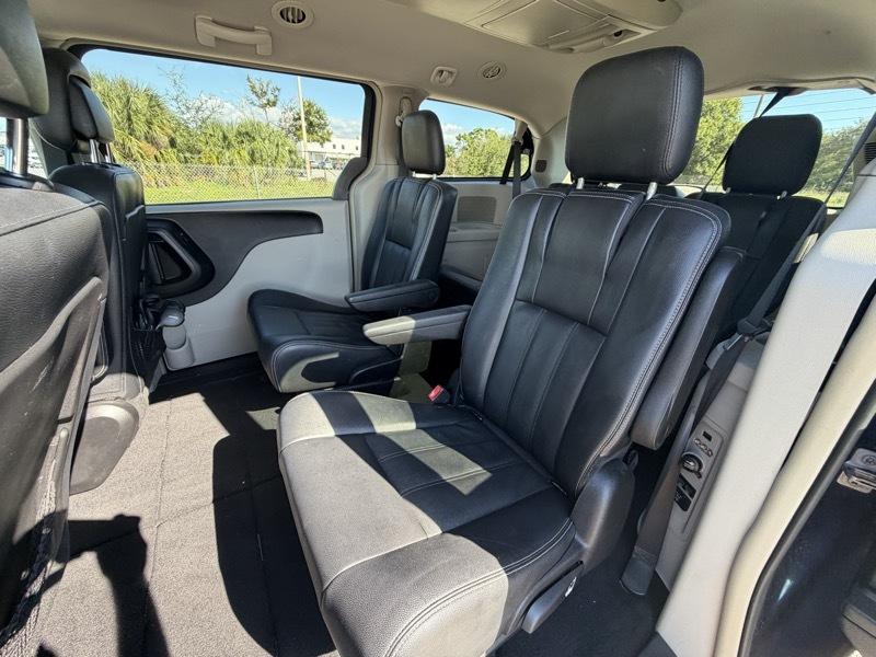 Chrysler Town & Country Touring 2016