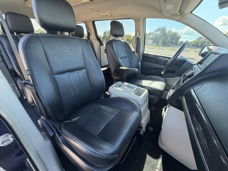 Chrysler Town & Country Touring 2016