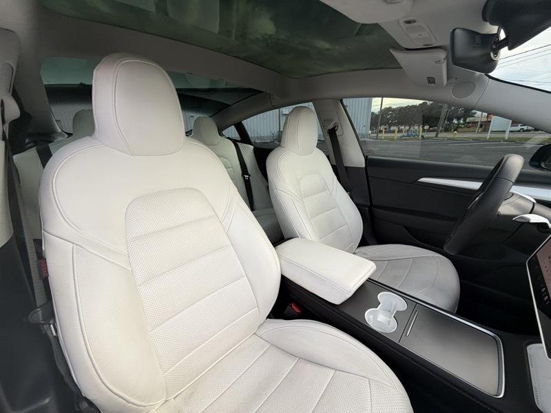 Tesla Model 3  2023