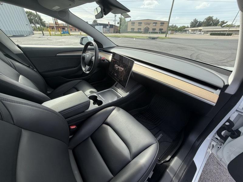 Tesla Model 3  2023