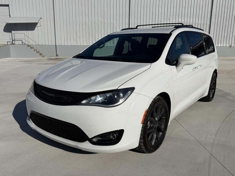 Chrysler Pacifica Touring Plus 2019
