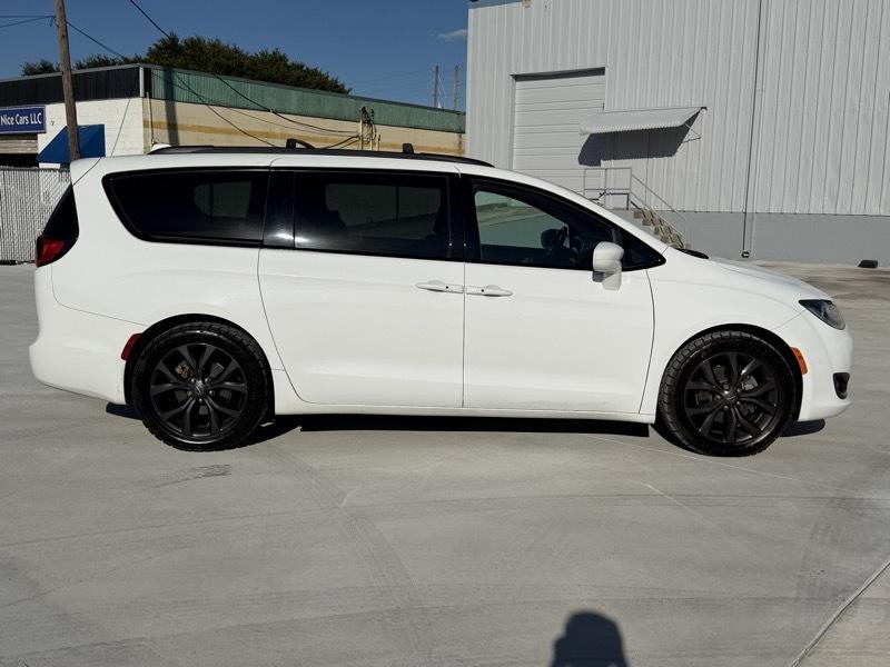 Chrysler Pacifica Touring Plus 2019