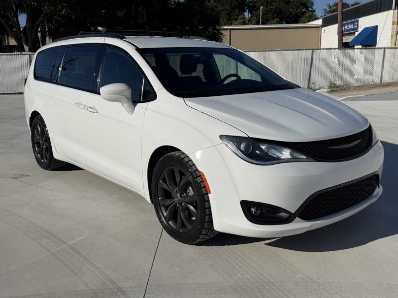 Chrysler Pacifica Touring Plus 2019