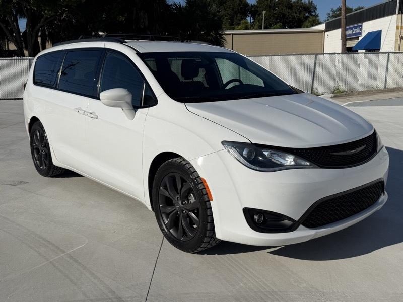 Chrysler Pacifica Touring Plus 2019