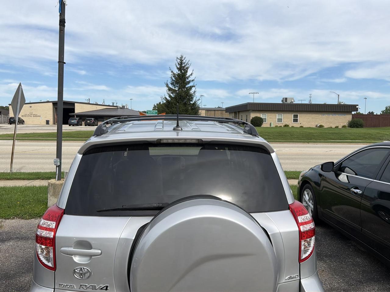Toyota RAV4 4WD 4dr 4-cyl 4-Spd AT (Natl) 2011