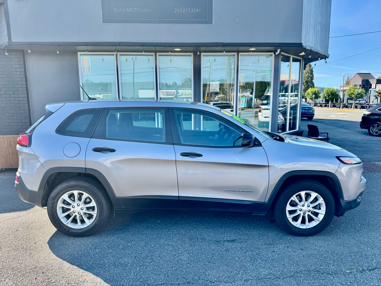 2016 Jeep Cherokee Sport