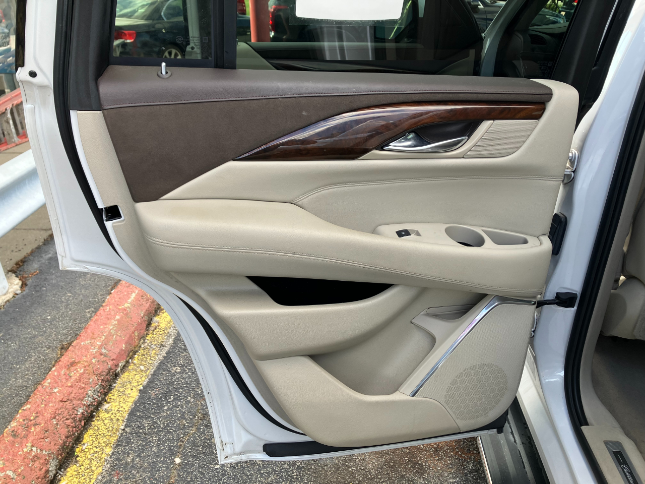 Cadillac Escalade Luxury 4WD 2016 Cadillac Escalade Luxury 4WD 2016