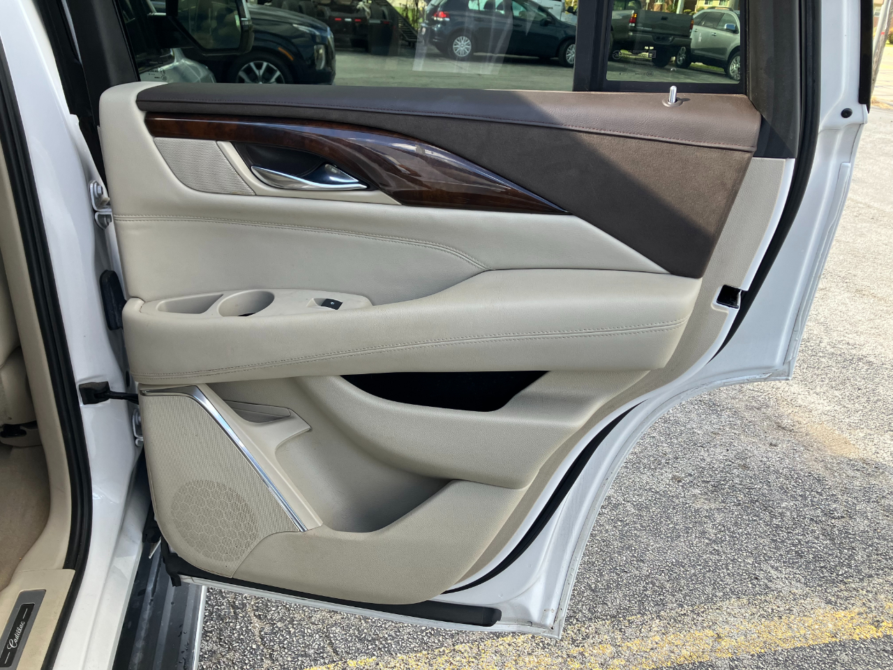 Cadillac Escalade Luxury 4WD 2016 Cadillac Escalade Luxury 4WD 2016