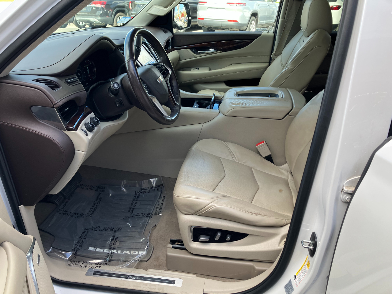 Cadillac Escalade Luxury 4WD 2016 Cadillac Escalade Luxury 4WD 2016