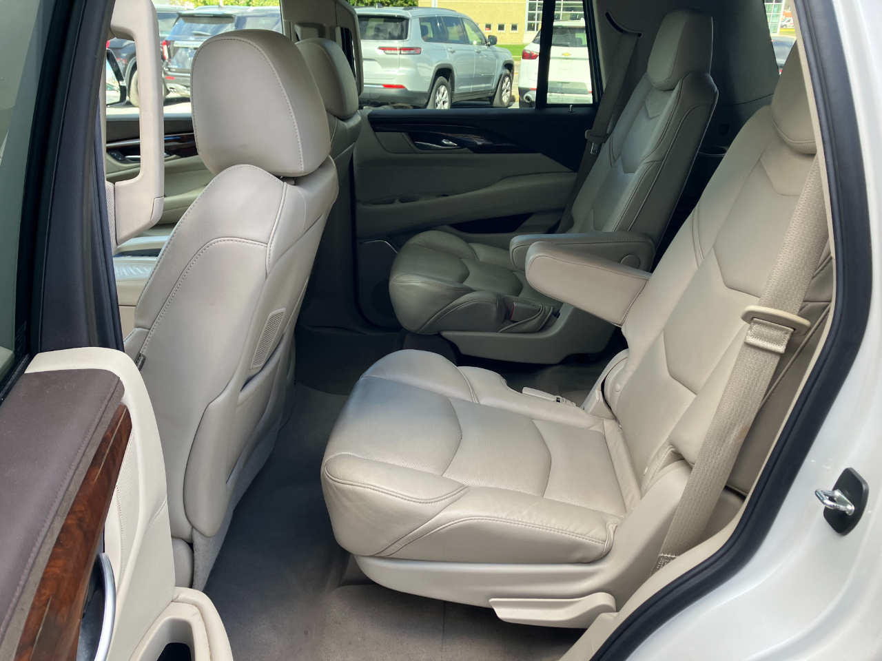 Cadillac Escalade Luxury 4WD 2016 Cadillac Escalade Luxury 4WD 2016