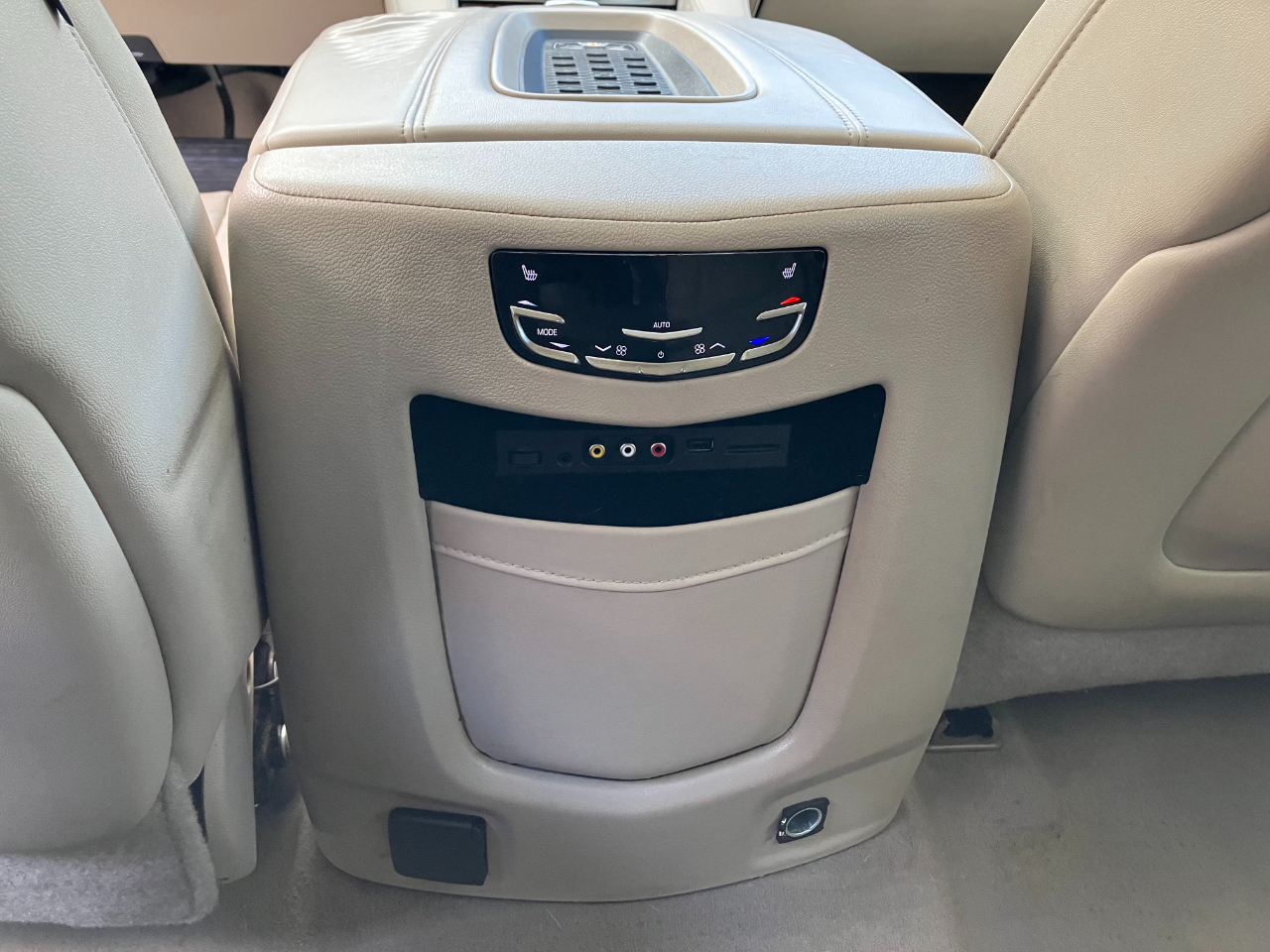 Cadillac Escalade Luxury 4WD 2016 Cadillac Escalade Luxury 4WD 2016