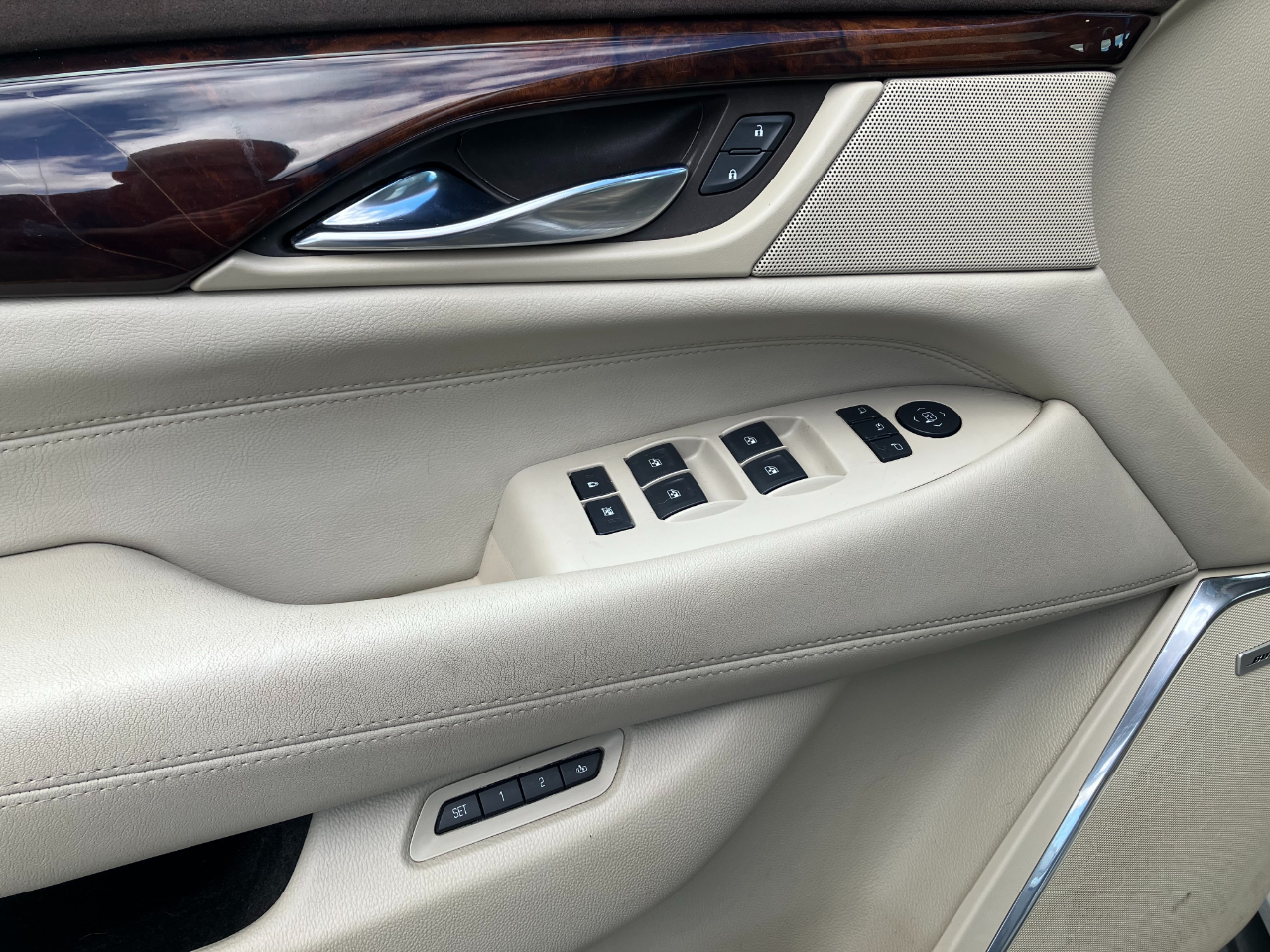 Cadillac Escalade Luxury 4WD 2016 Cadillac Escalade Luxury 4WD 2016