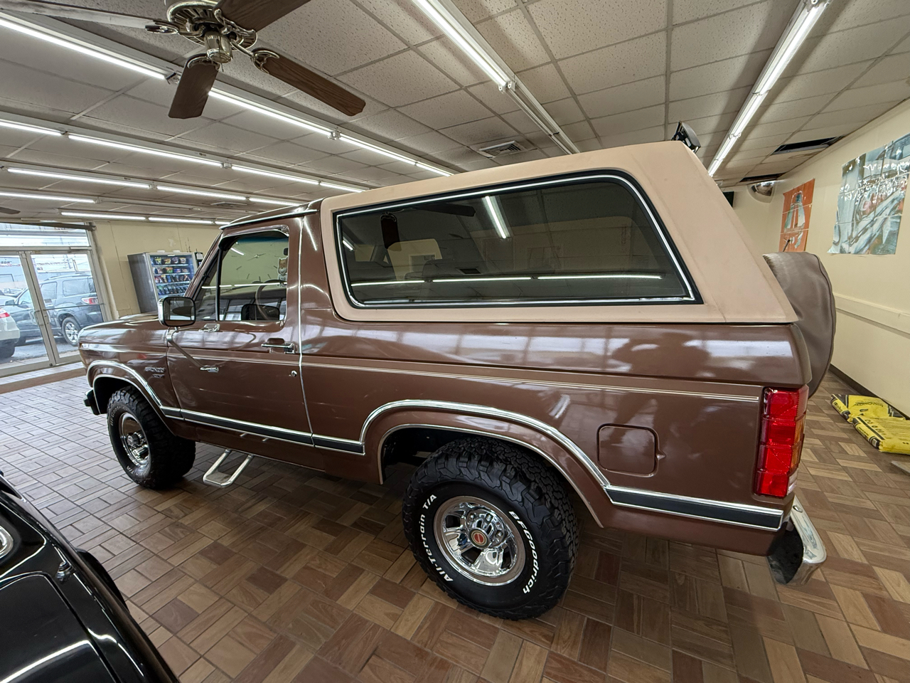 1984 Ford Bronco photo 3