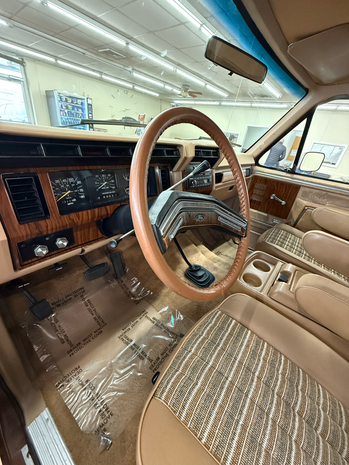 Ford Bronco 4WD 1984